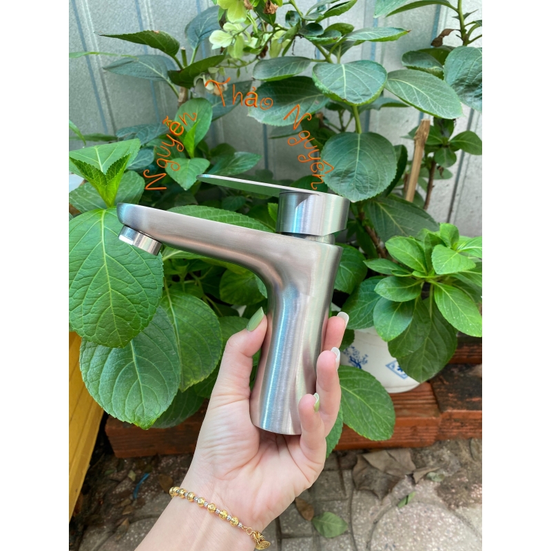 Vòi Lavabo Eo Nóng Lạnh